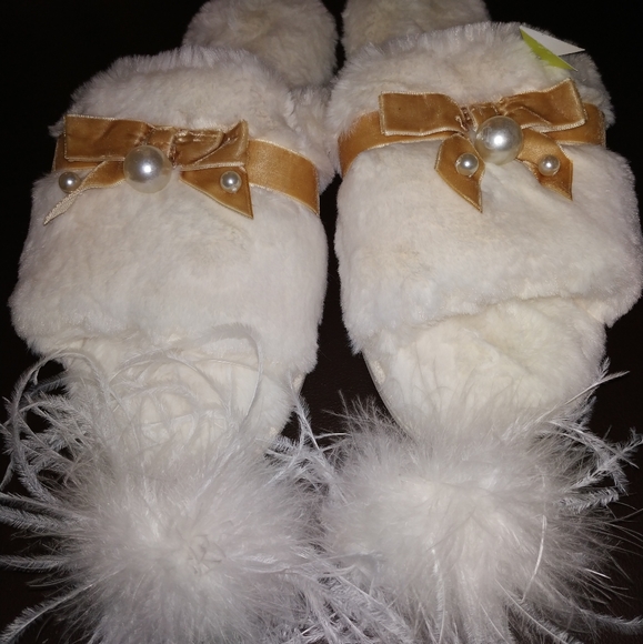 Women's Memory Foam Fuzzy Slide Slippers - Picture 2 of 7